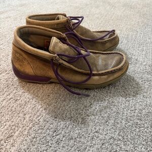 Women’s twisted X shors